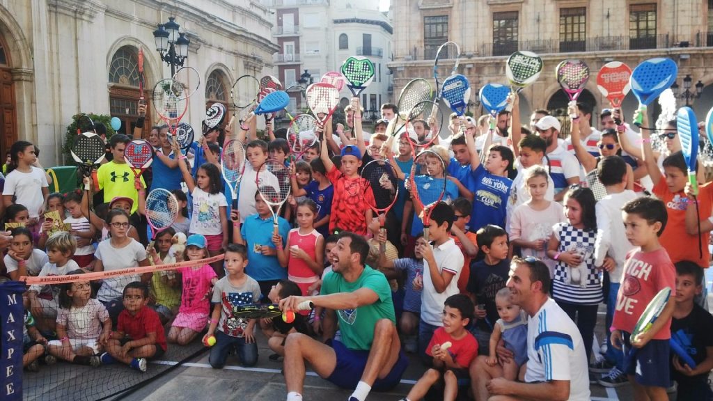 federacion española fibrosis quistica mas de 500 escolares disfrutaron el pasado sabado del tenis a la calle en castellon