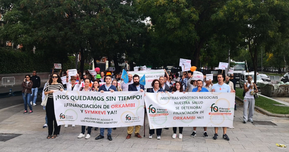 federacion española fibrosis quistica cientos de personas se han vuelto a manifestar hoy en madrid para exigir la financiacion de los medicamentos orkambi y symkevi